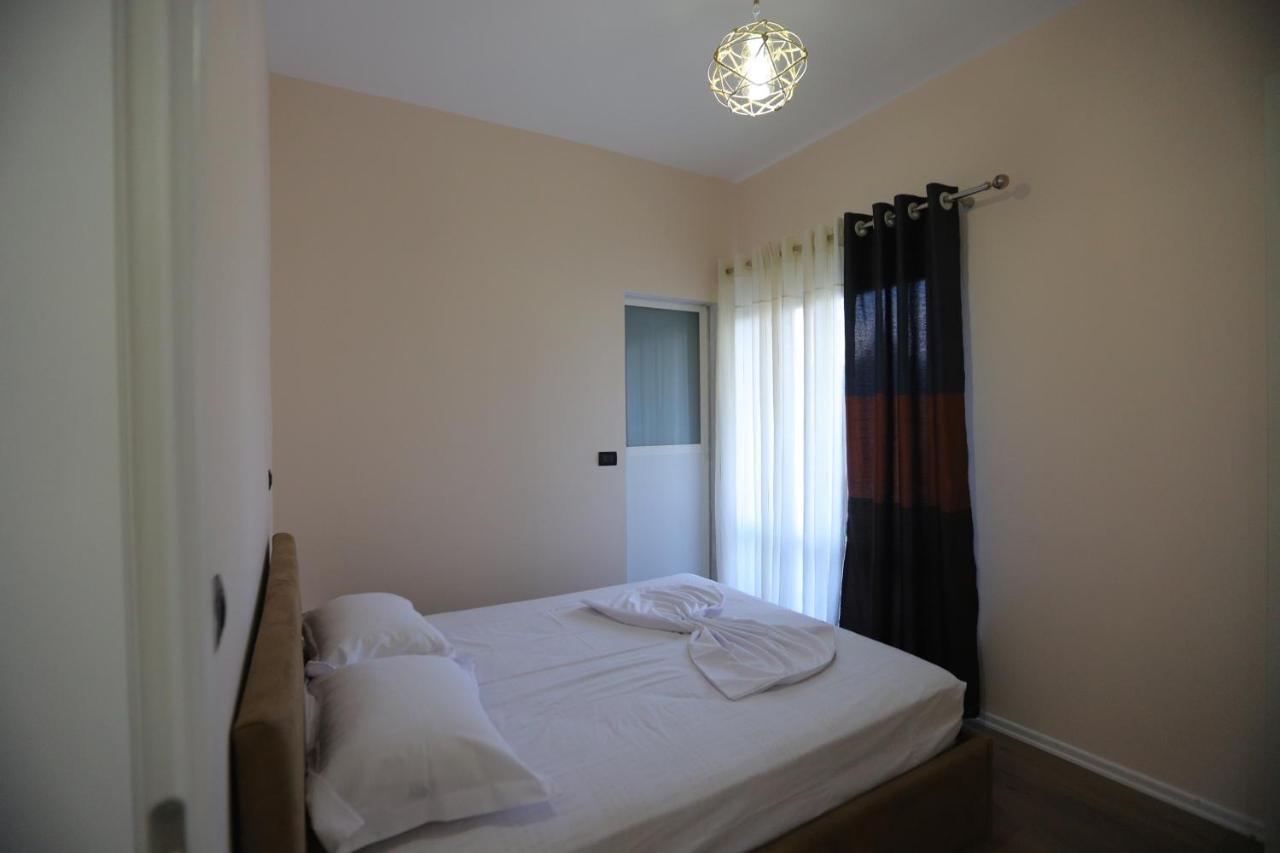 D1 Hostel Tirana Exteriör bild