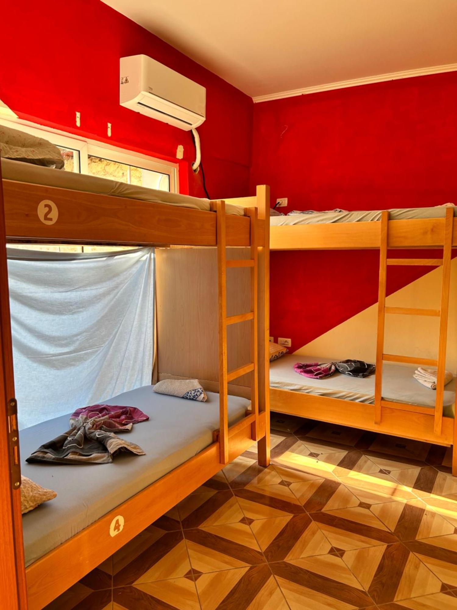 D1 Hostel Tirana Exteriör bild