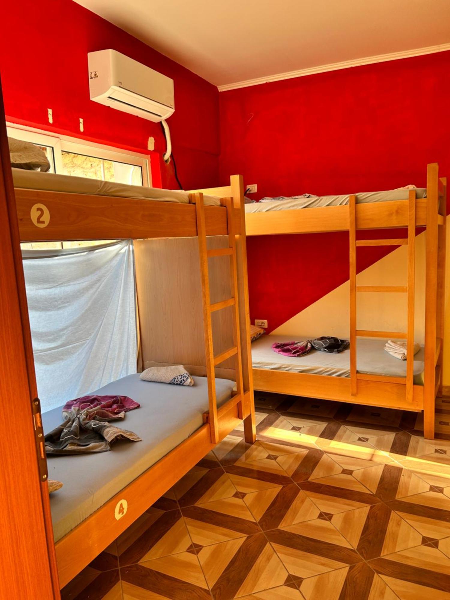 D1 Hostel Tirana Exteriör bild