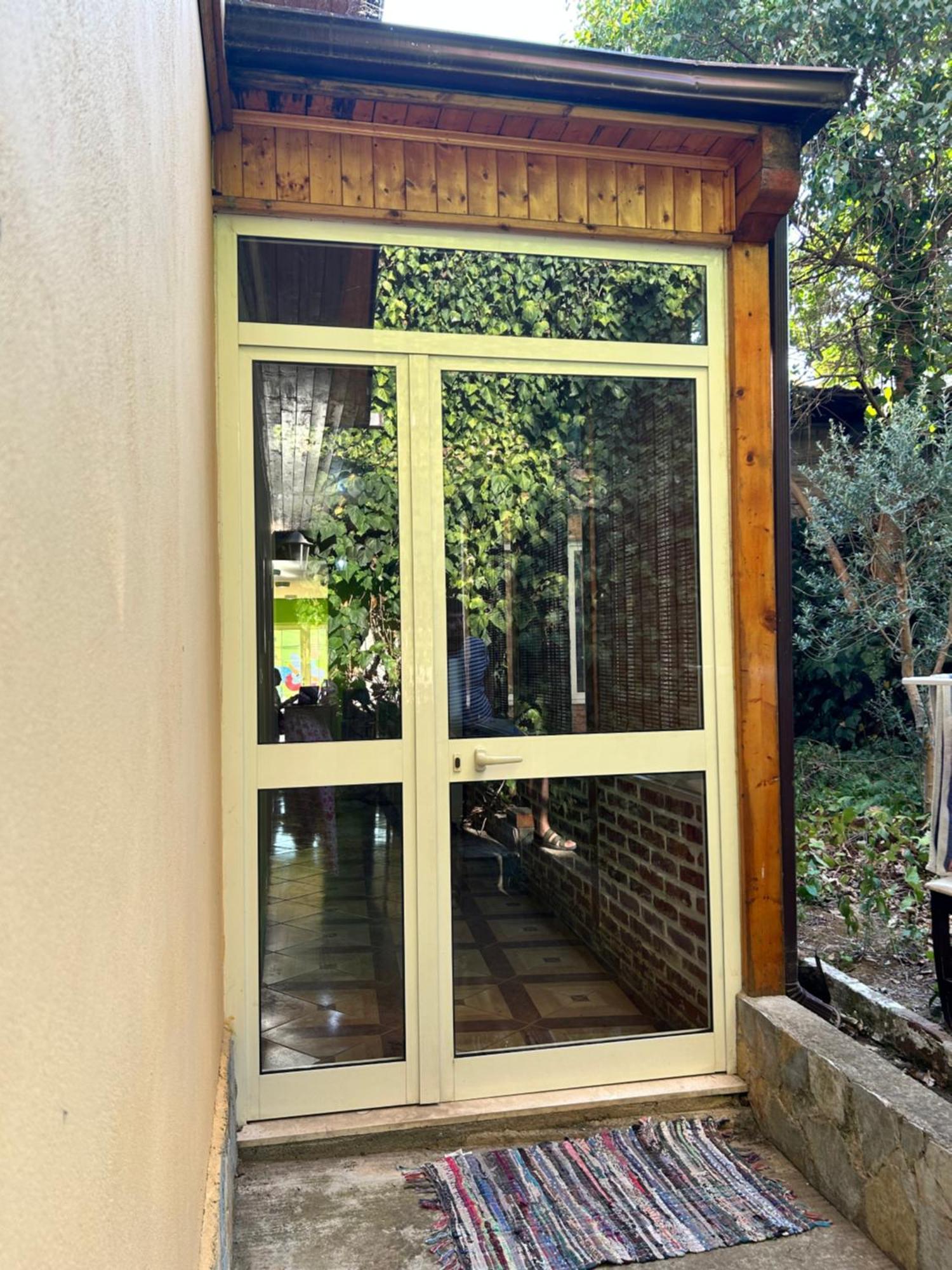 D1 Hostel Tirana Exteriör bild