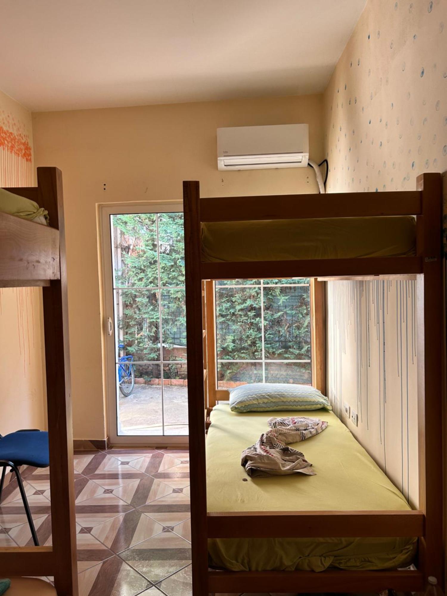 D1 Hostel Tirana Exteriör bild