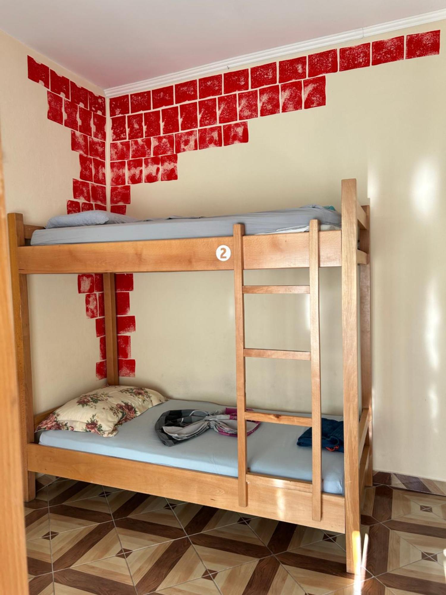 D1 Hostel Tirana Exteriör bild