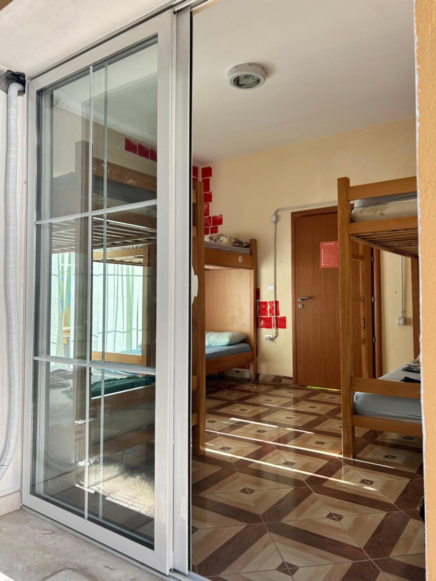 D1 Hostel Tirana Exteriör bild