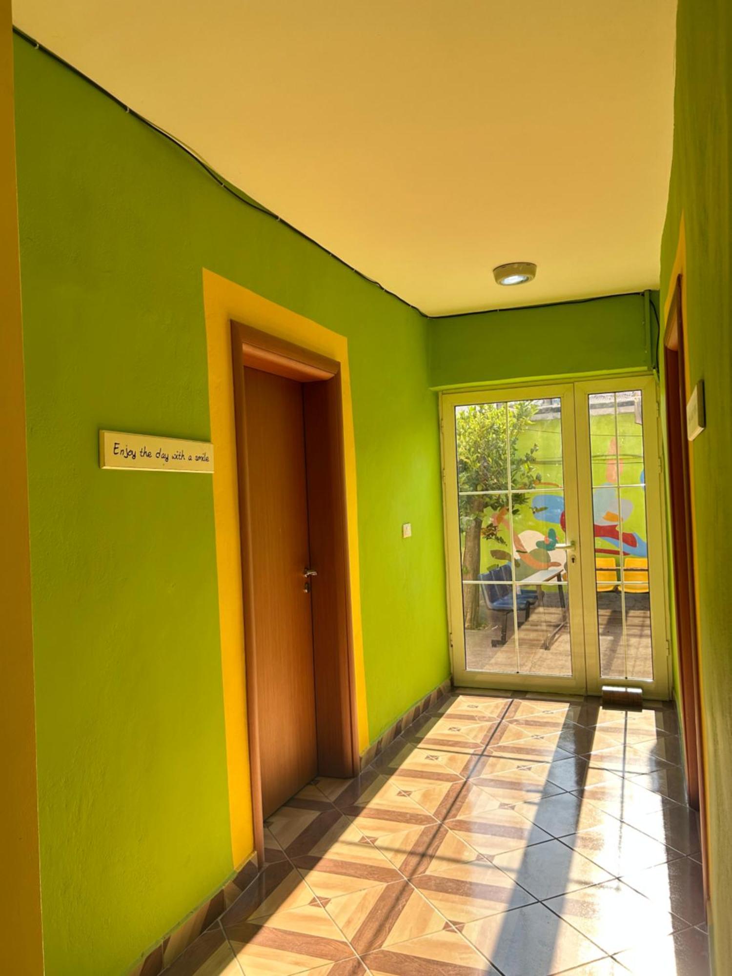 D1 Hostel Tirana Exteriör bild