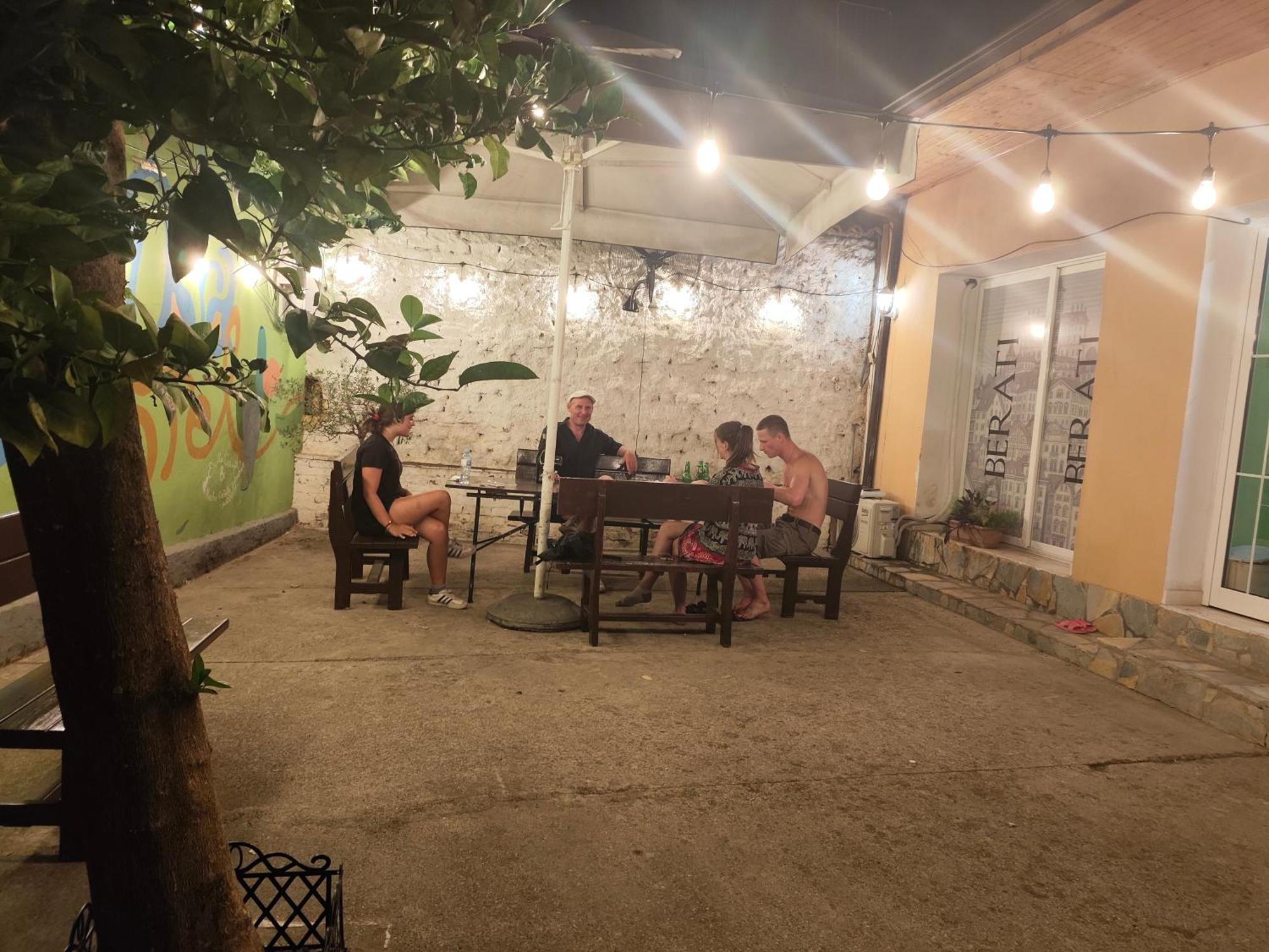 D1 Hostel Tirana Exteriör bild